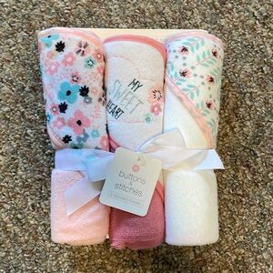NWT buttons & stitches hooded bath towels